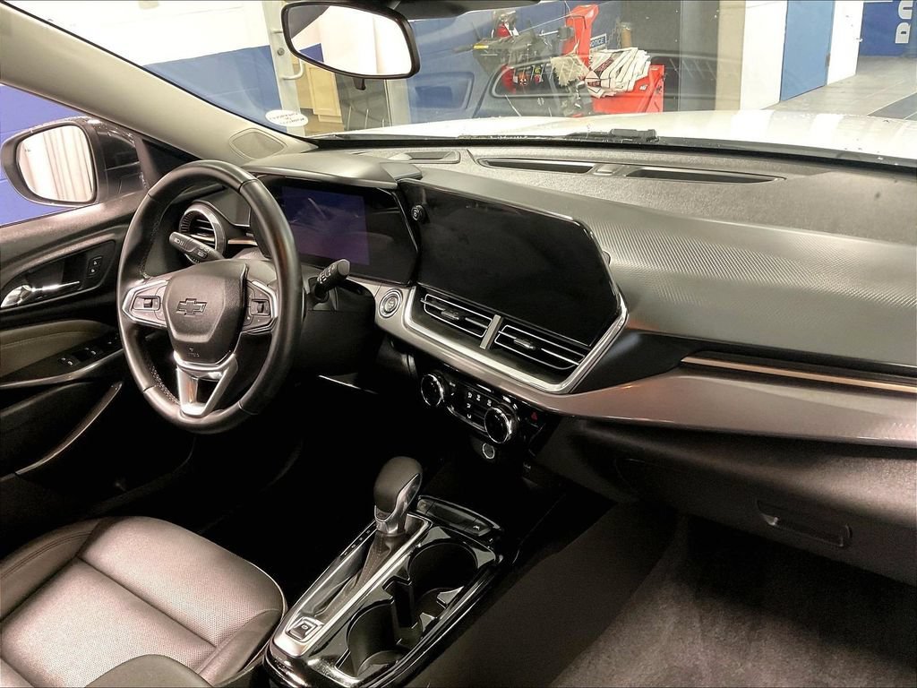 Used 2024 Summit White Chevrolet ACTIV image 14