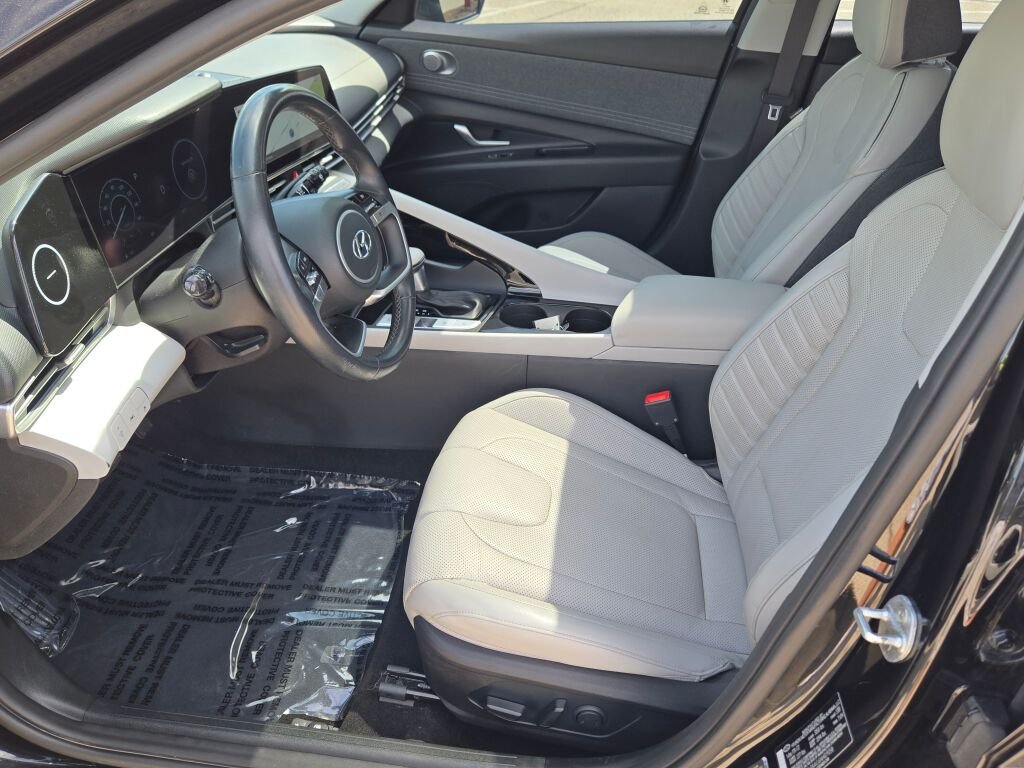 Used 2022 Black Hyundai Limited image 15