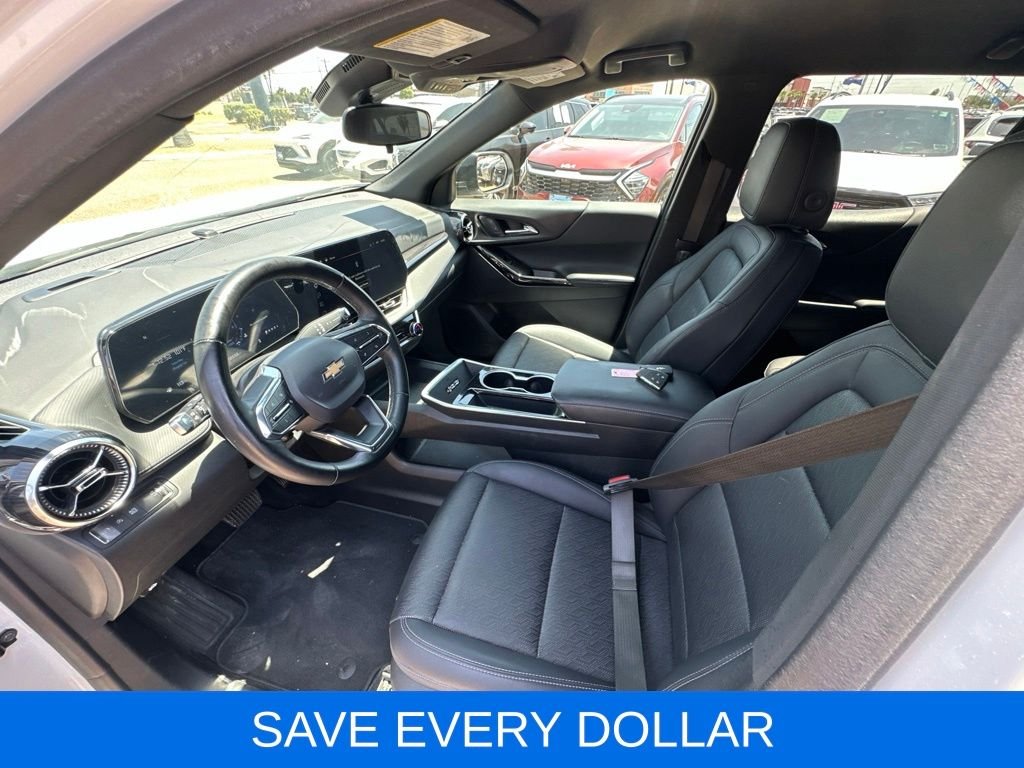 Used 2025 White Chevrolet LT image 10