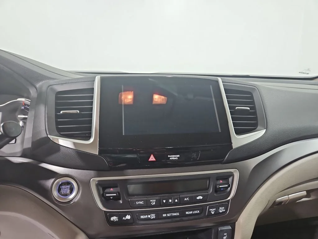 Used 2017 White Honda EX-L image 18