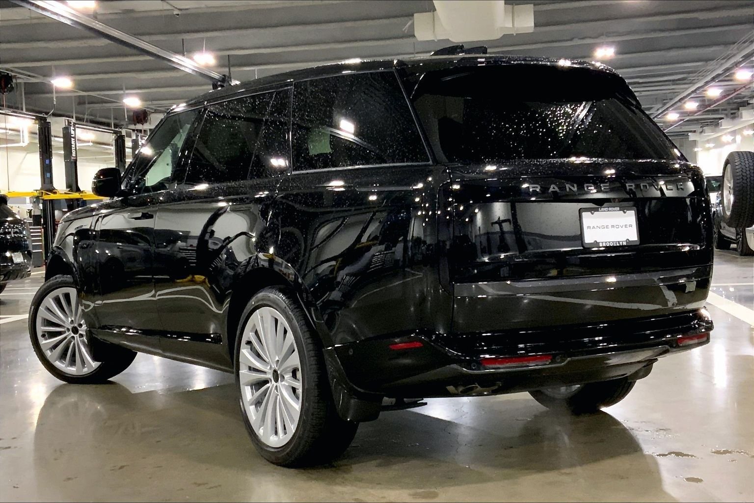 New 2026 Santorini Black Land Rover SE LWB 7-Seats / V8 image 12