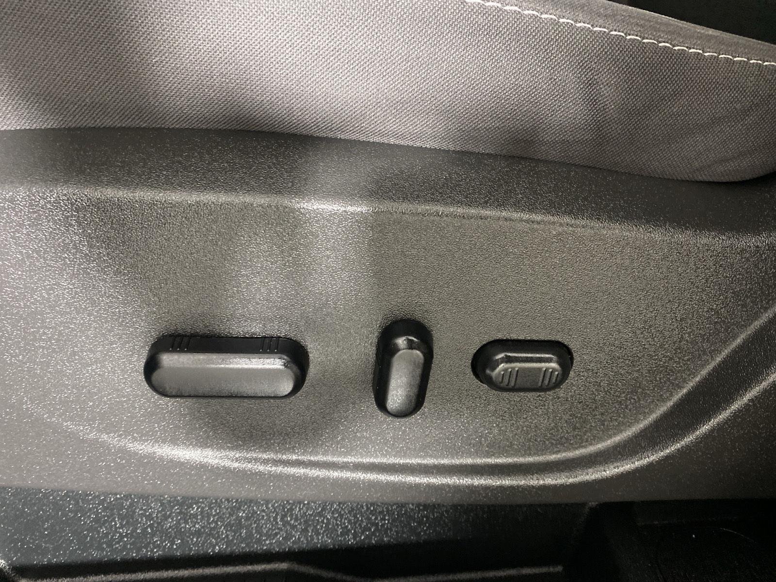 Used 2019 Baltic Sea Green Ford SE image 11