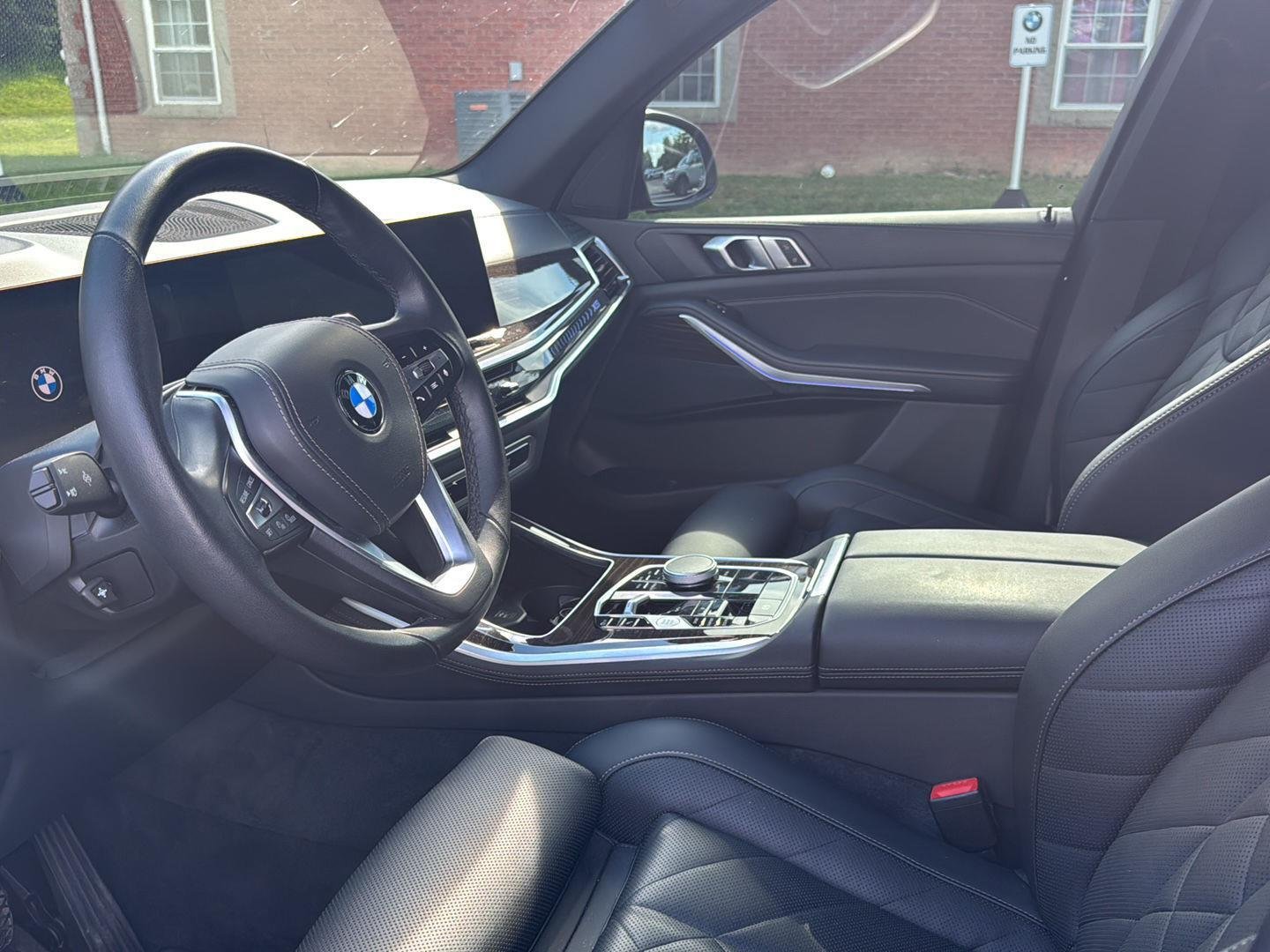 Used 2024 Black Sapphire Metallic BMW xDrive40i image 9