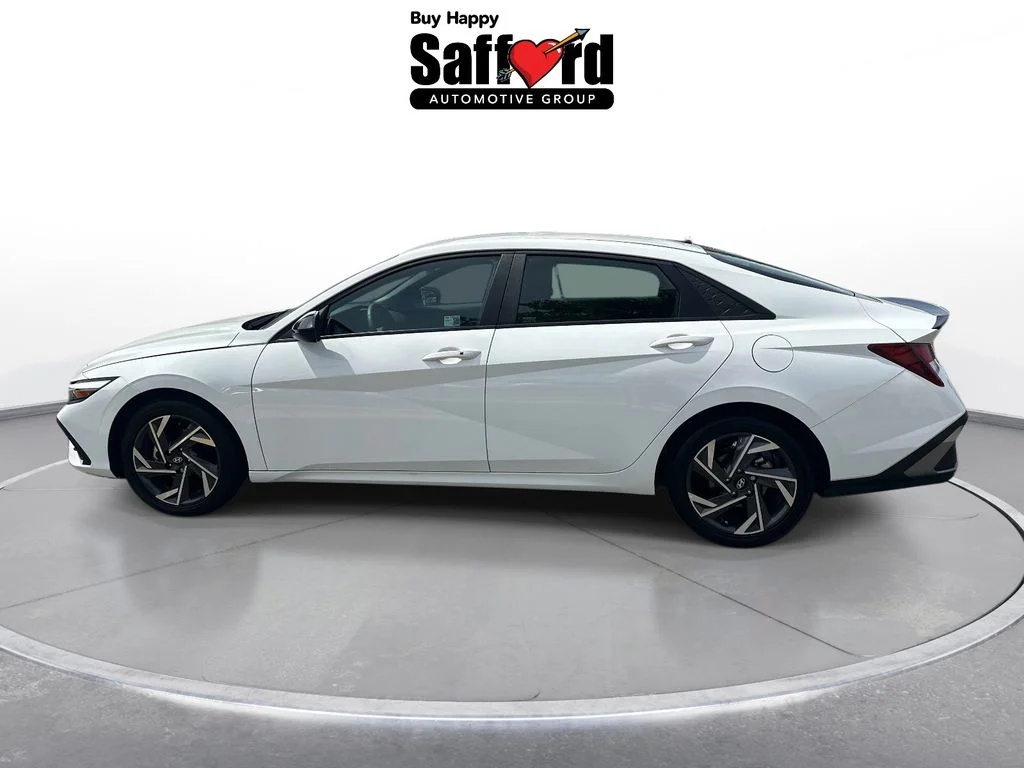 Used 2025 White Hyundai SEL Sport image 4
