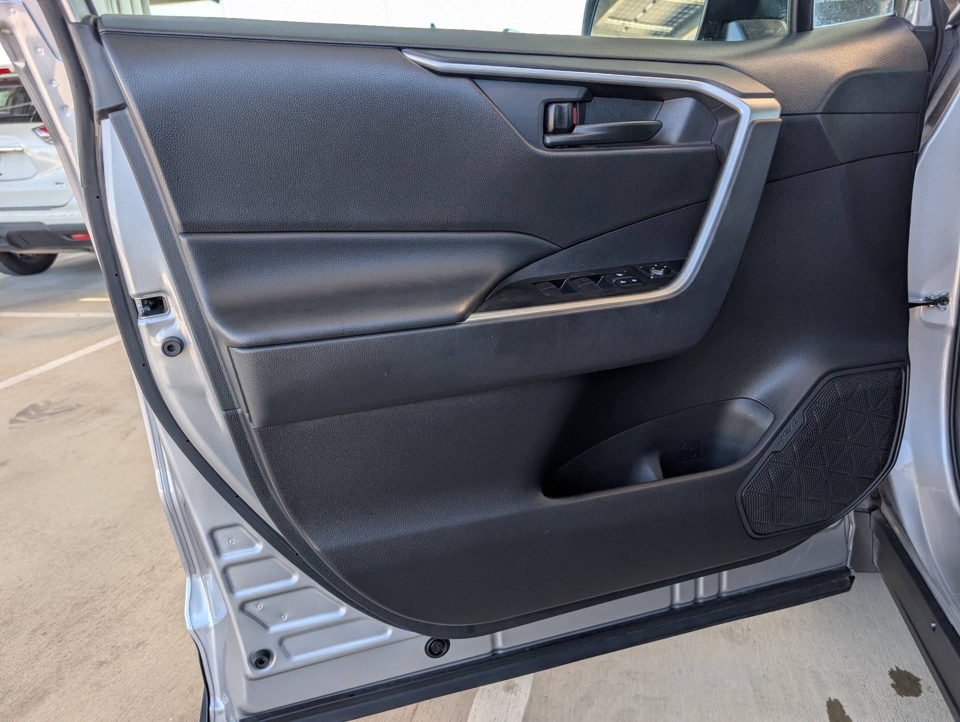 2025 Toyota RAV4 LE - Photo 21