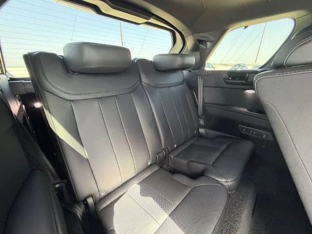 New 2027 Black Land Rover SE image 17