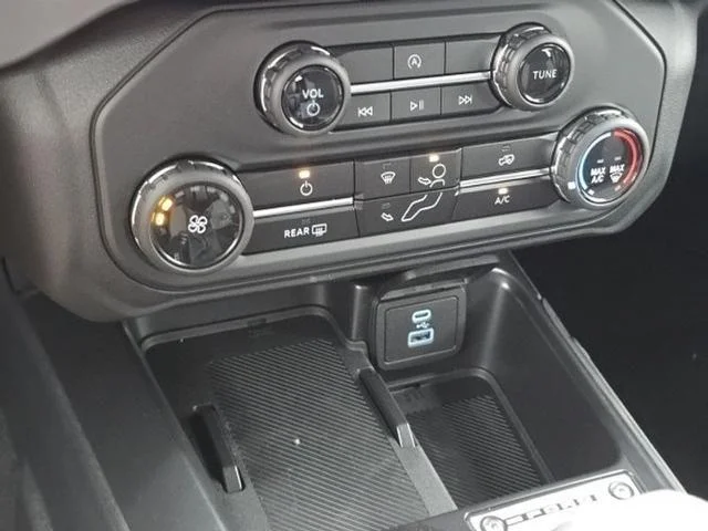 2025 Ford Bronco 4-Door Base - Photo 31