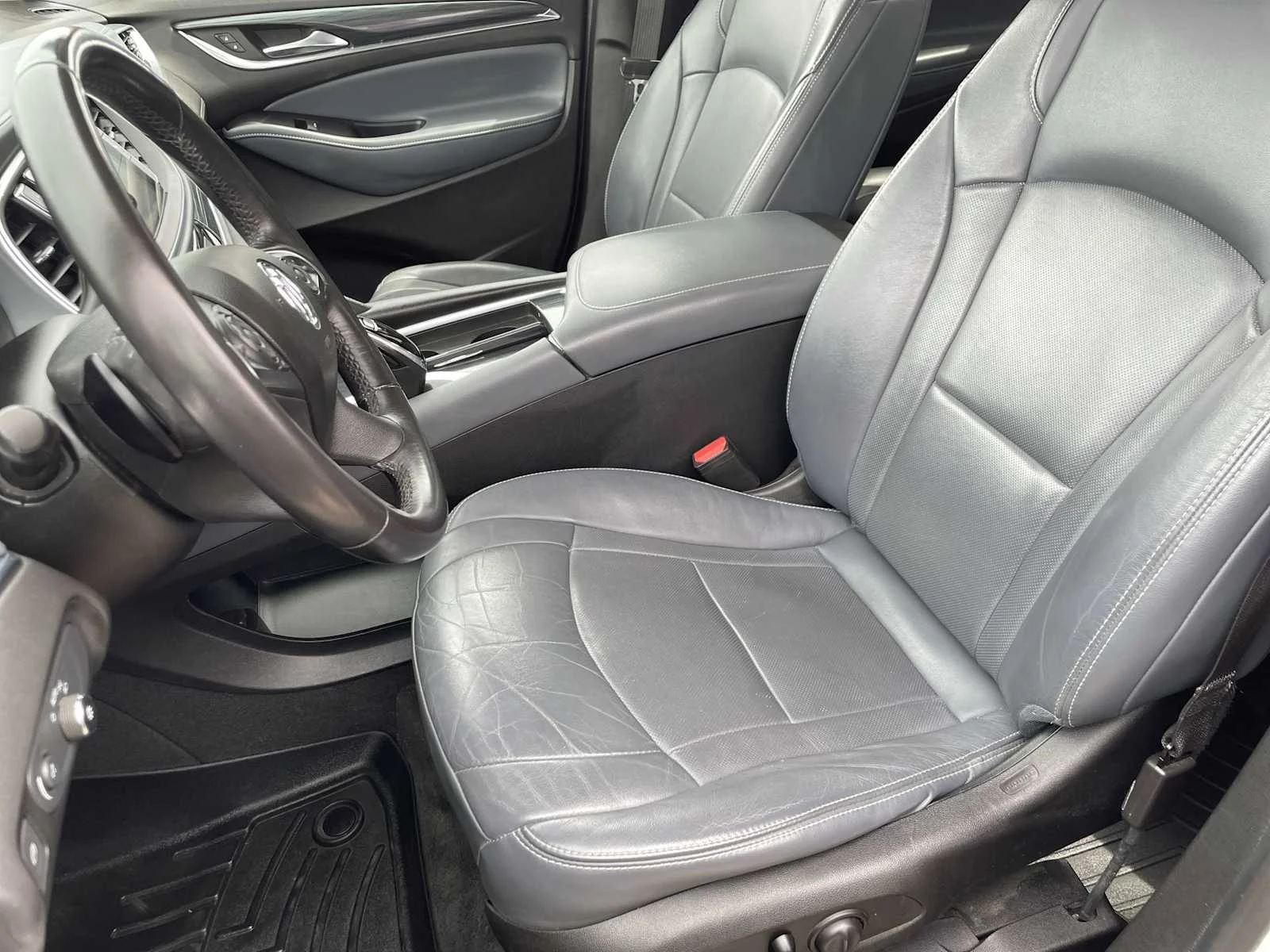 Used 2020 Includes Satin Nickel lower exterior accent color.) Buick Essence image 20