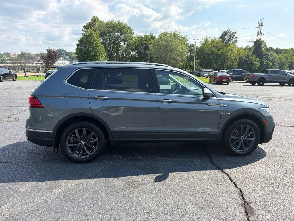 Used 2022 Platinum Gray Metall Volkswagen SE image 10