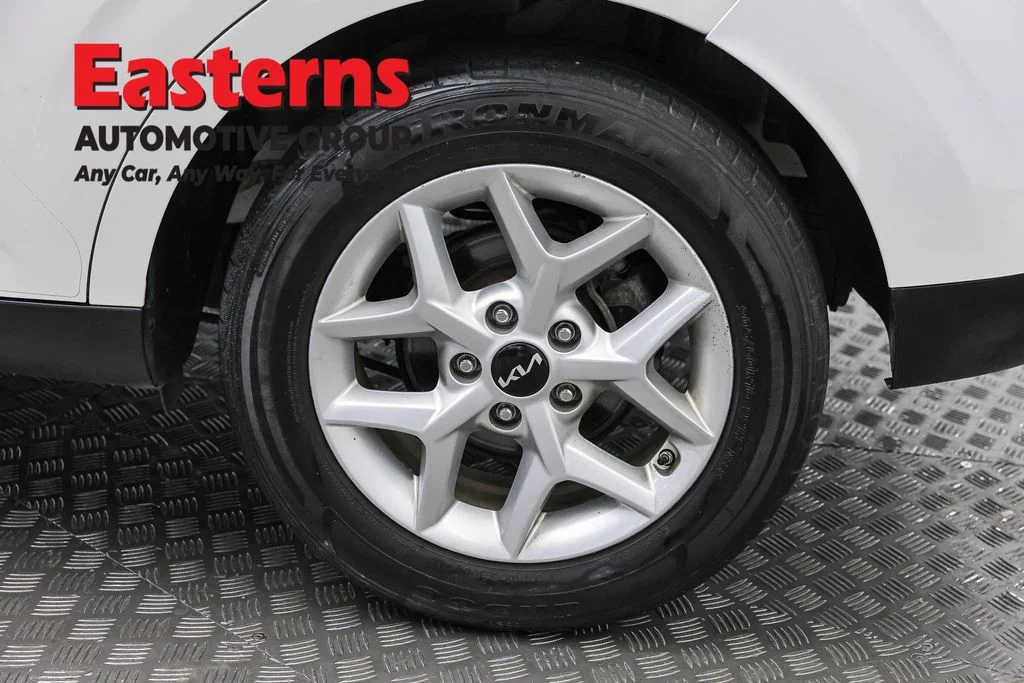 Used 2024 White Kia LX image 33