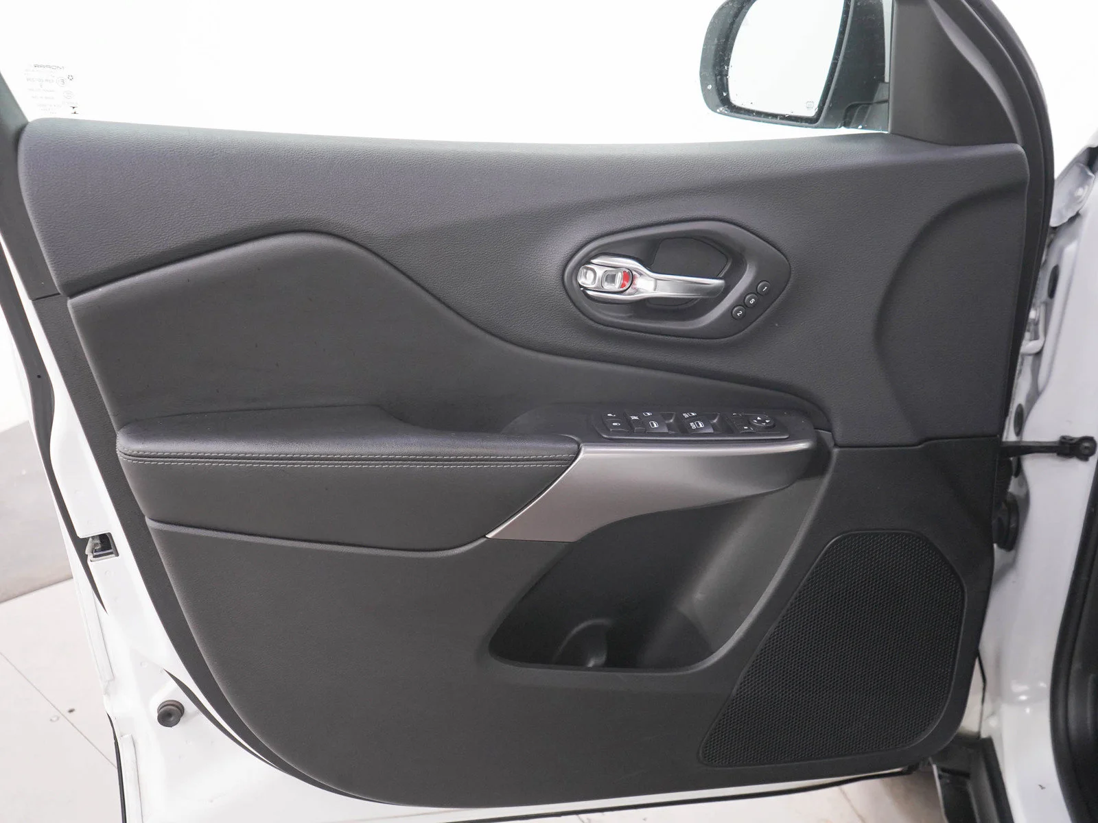 Used 2019  Jeep Limited image 19