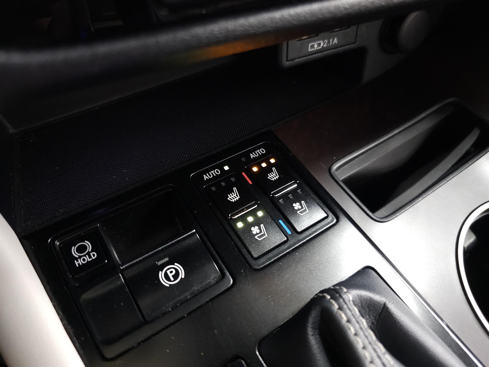 Certified Used 2020 White Lexus  image 28