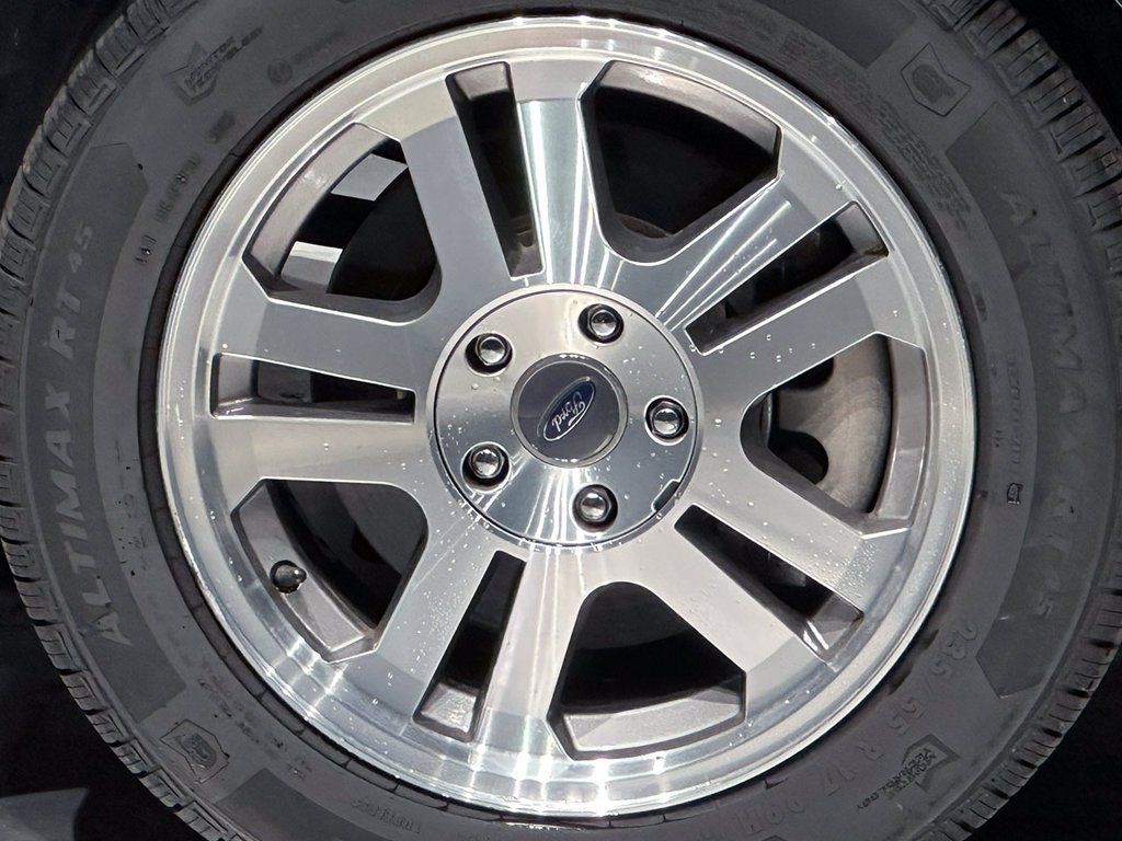 Used 2005 Black Ford  image 15
