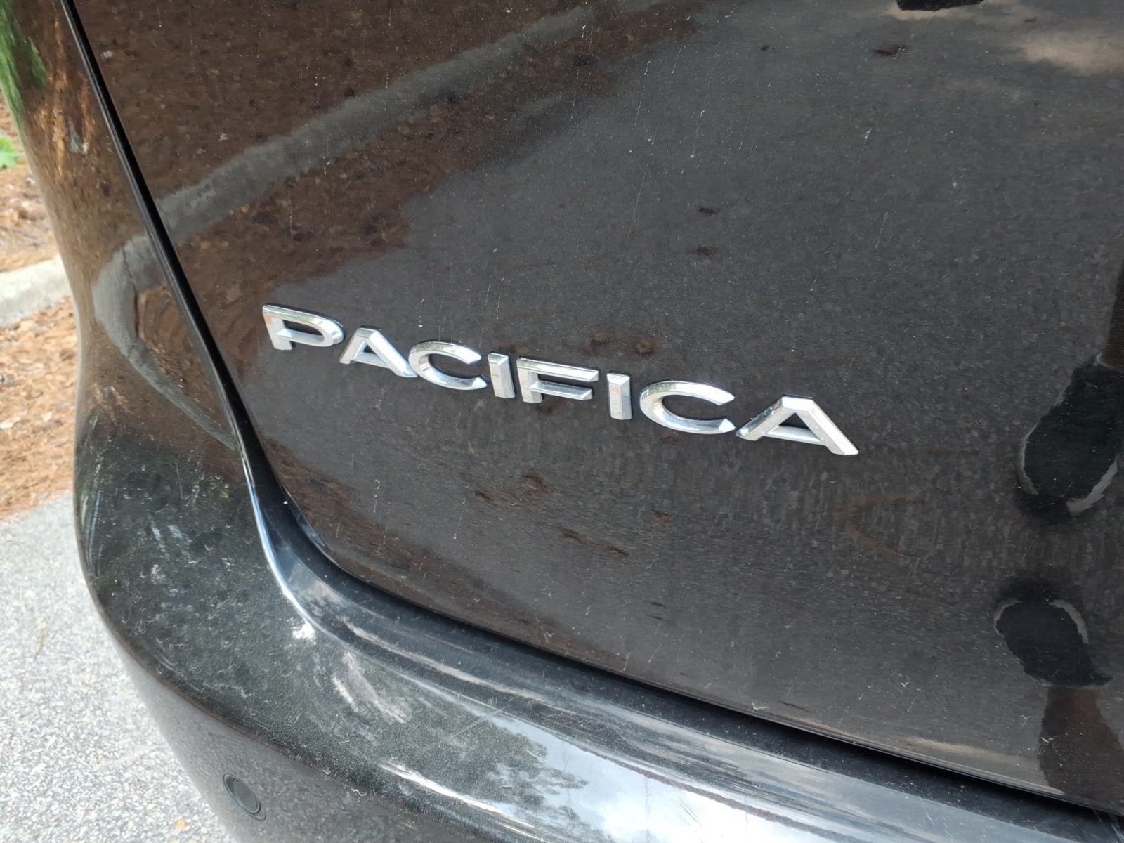 Used 2023 Brilliant Black Crystal Pearlcoat Chrysler Touring L image 5