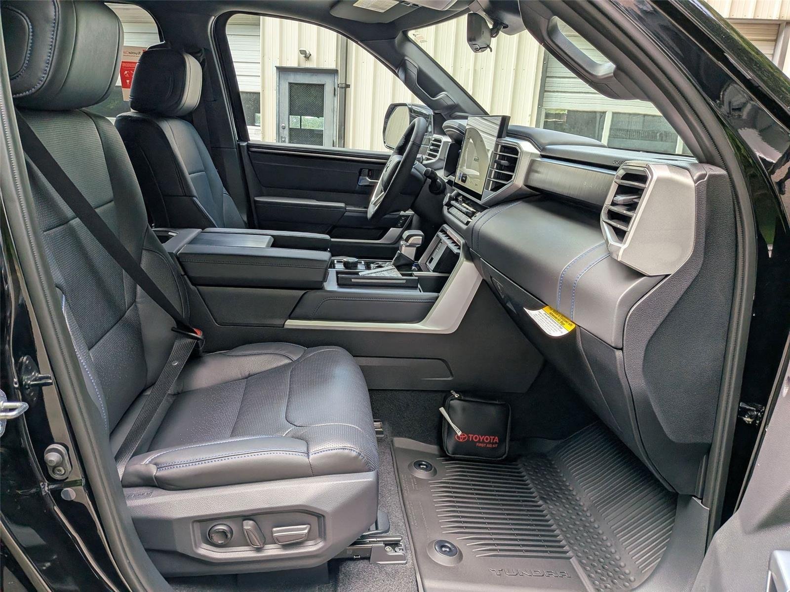 2025 Toyota Tundra Platinum - Photo 38