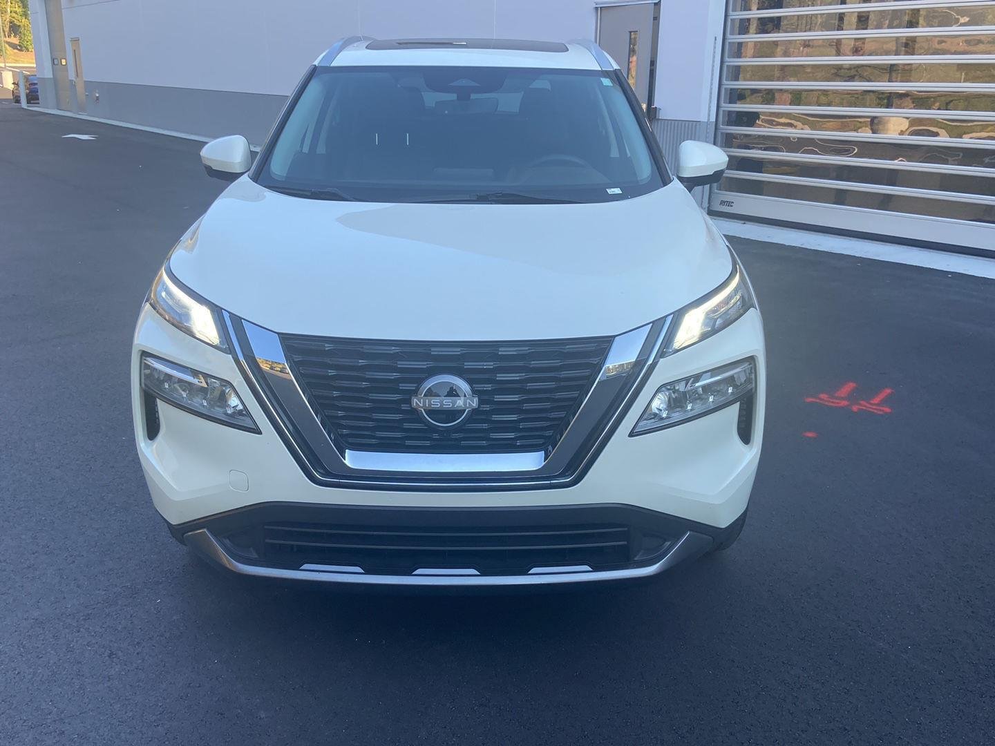 Used 2023 Pearl White Tricoat Nissan SL image 2