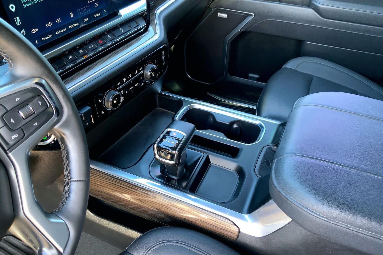 Used 2025 Summit White Chevrolet RST image 17