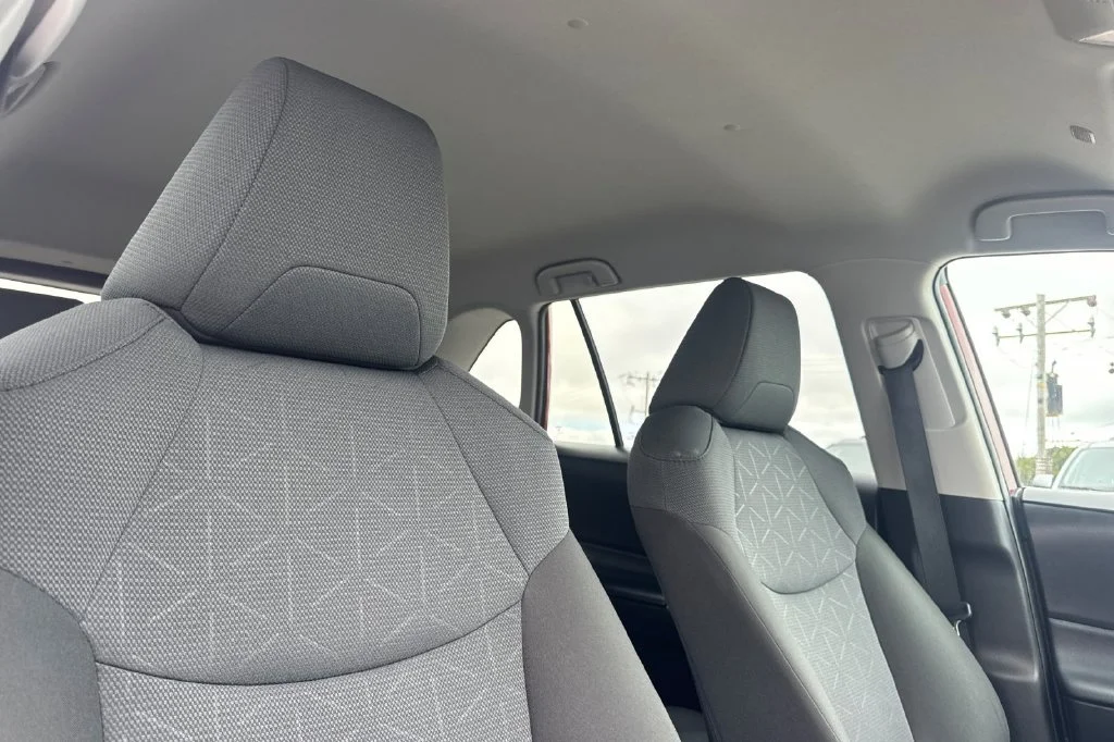 Used 2025 Pearl Toyota XLE image 21