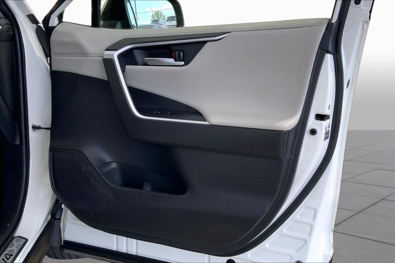 Used 2020 Blizzard Pearl Toyota Hybrid Limited image 23