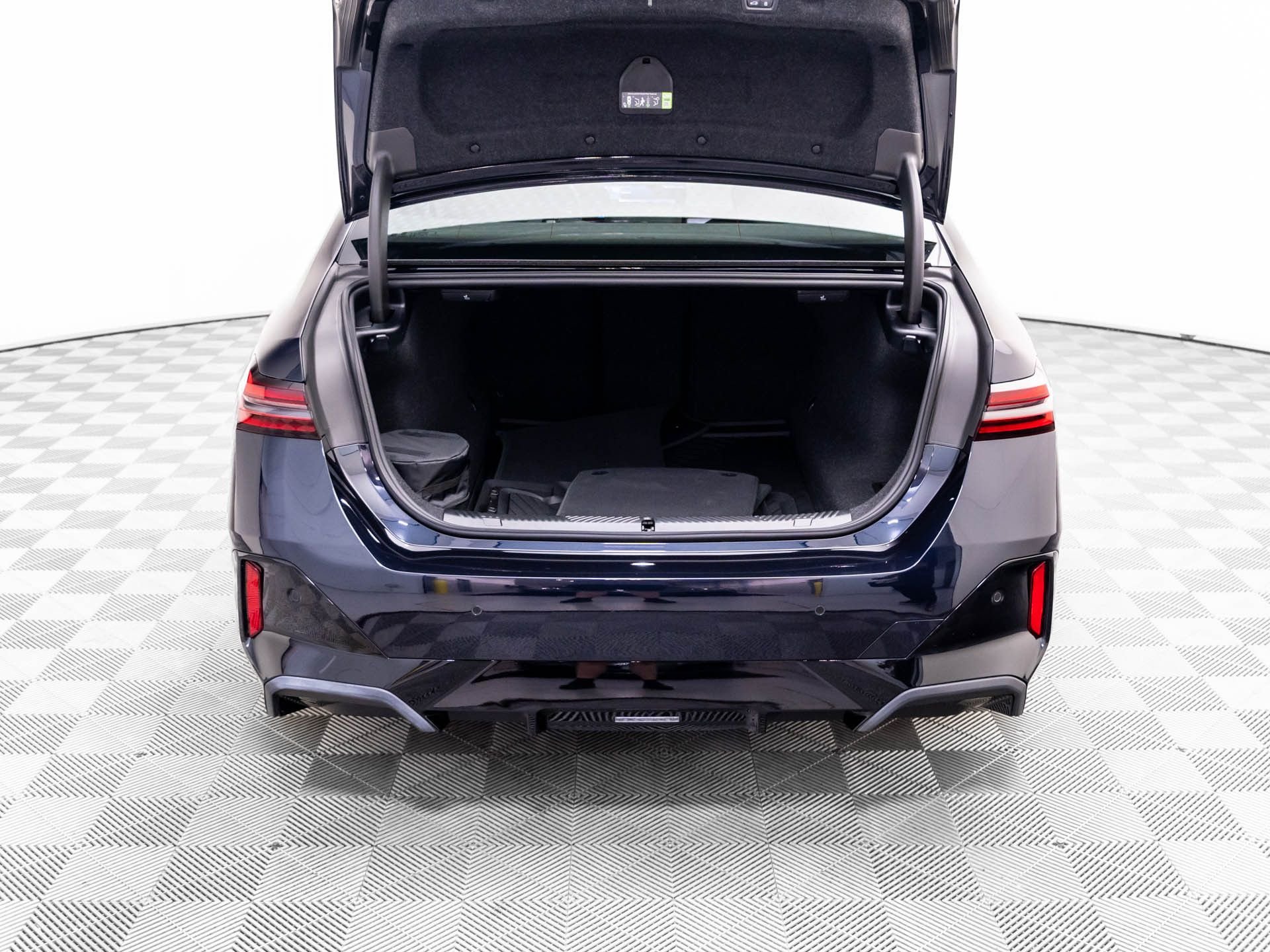 New 2027 Carbon Black Metallic BMW 530i xDrive image 29