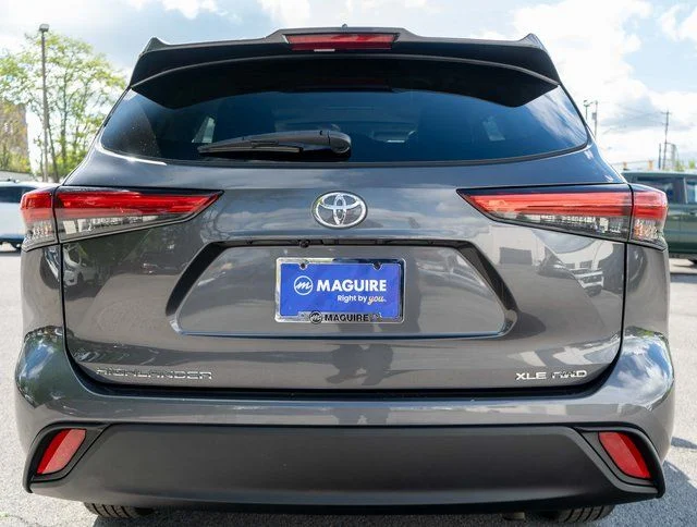Used 2022 Gray Toyota XLE image 7