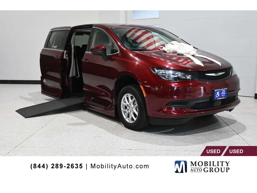 2023 Chrysler Voyager