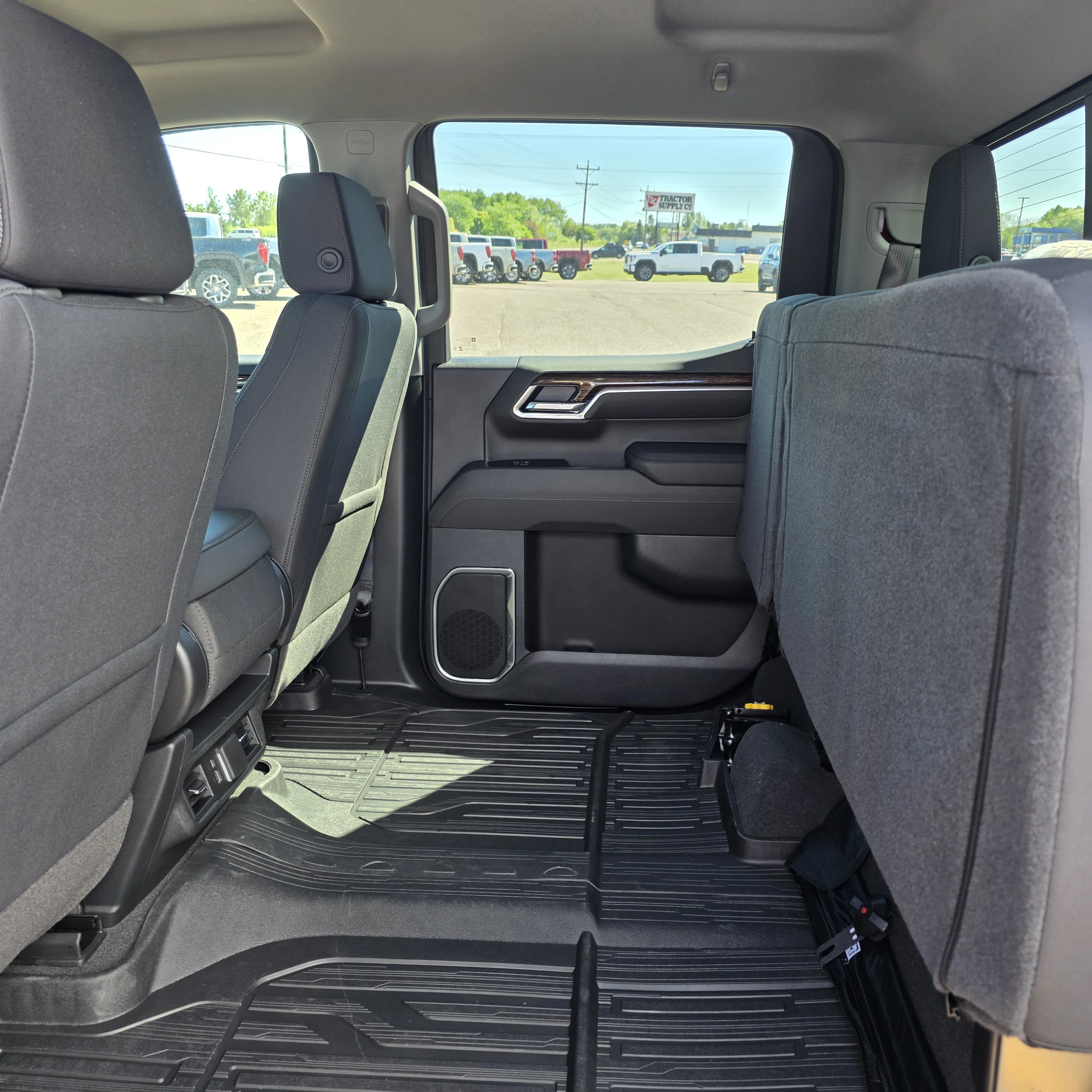 2026 GMC Sierra 1500 SLE - Photo 17