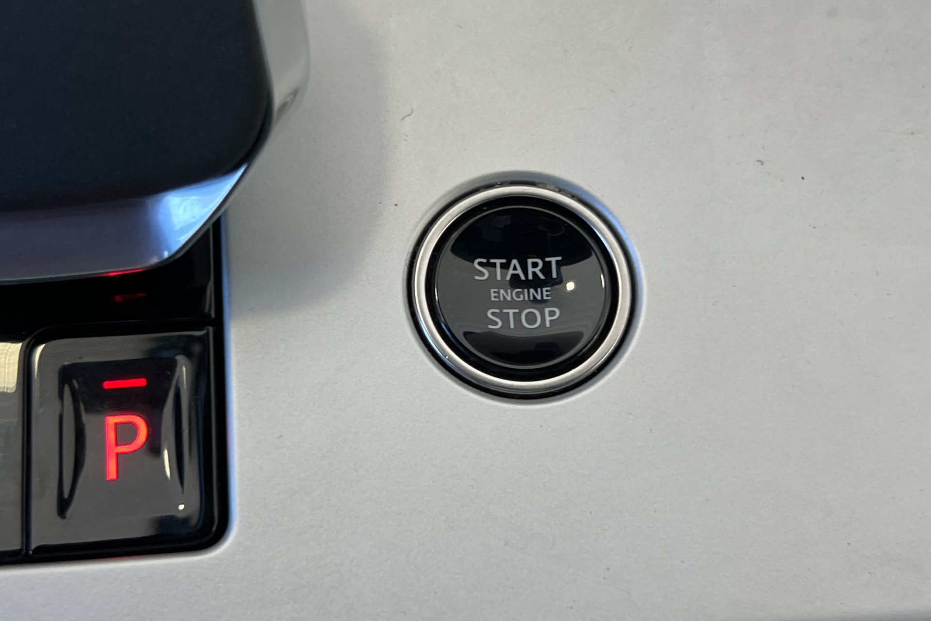 Certified Used 2024 Santorini Black Metallic Land Rover SE image 25