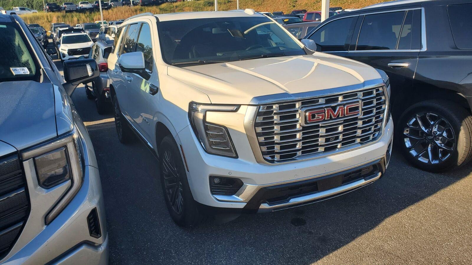 Used 2025 White Frost Tricoat GMC Denali image 2