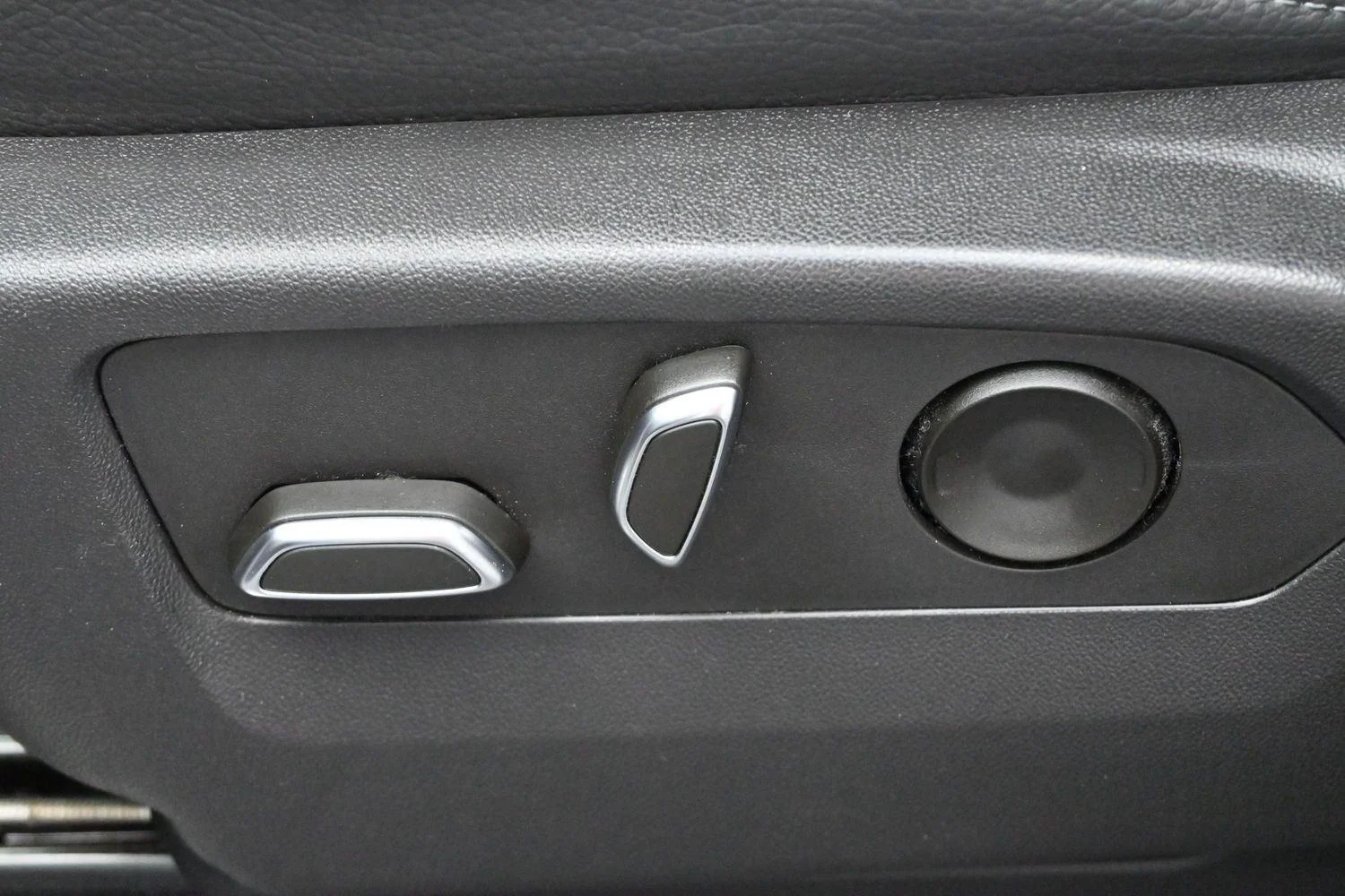 Used 2023 Summit White GMC Denali image 14