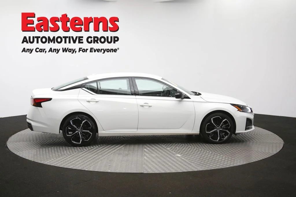 Used 2024 White Nissan 2.5 SR image 44