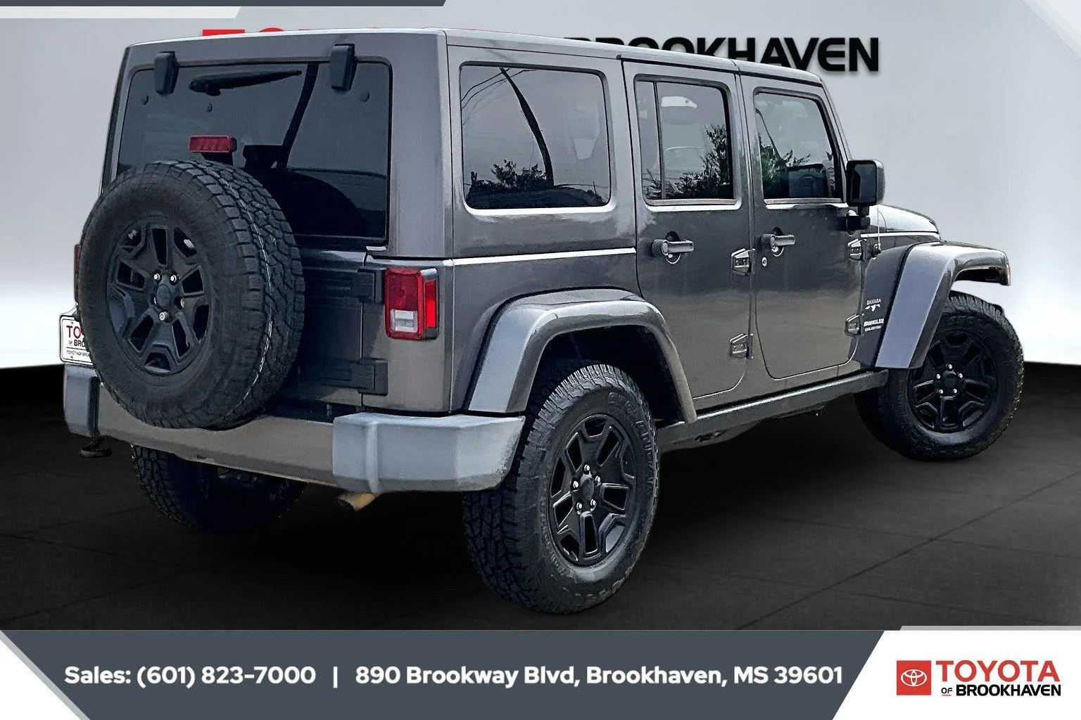 Used 2016 Granite Crystal Metallic Clearcoat Jeep Sahara image 11