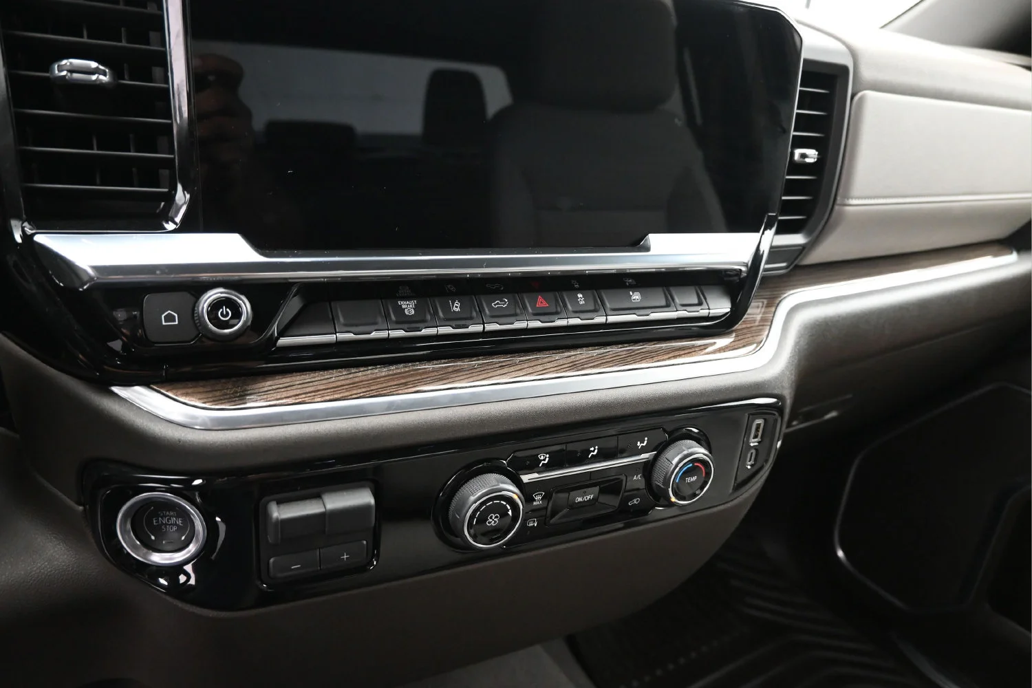 Used 2026 Sterling Gray Metallic Chevrolet LT image 26