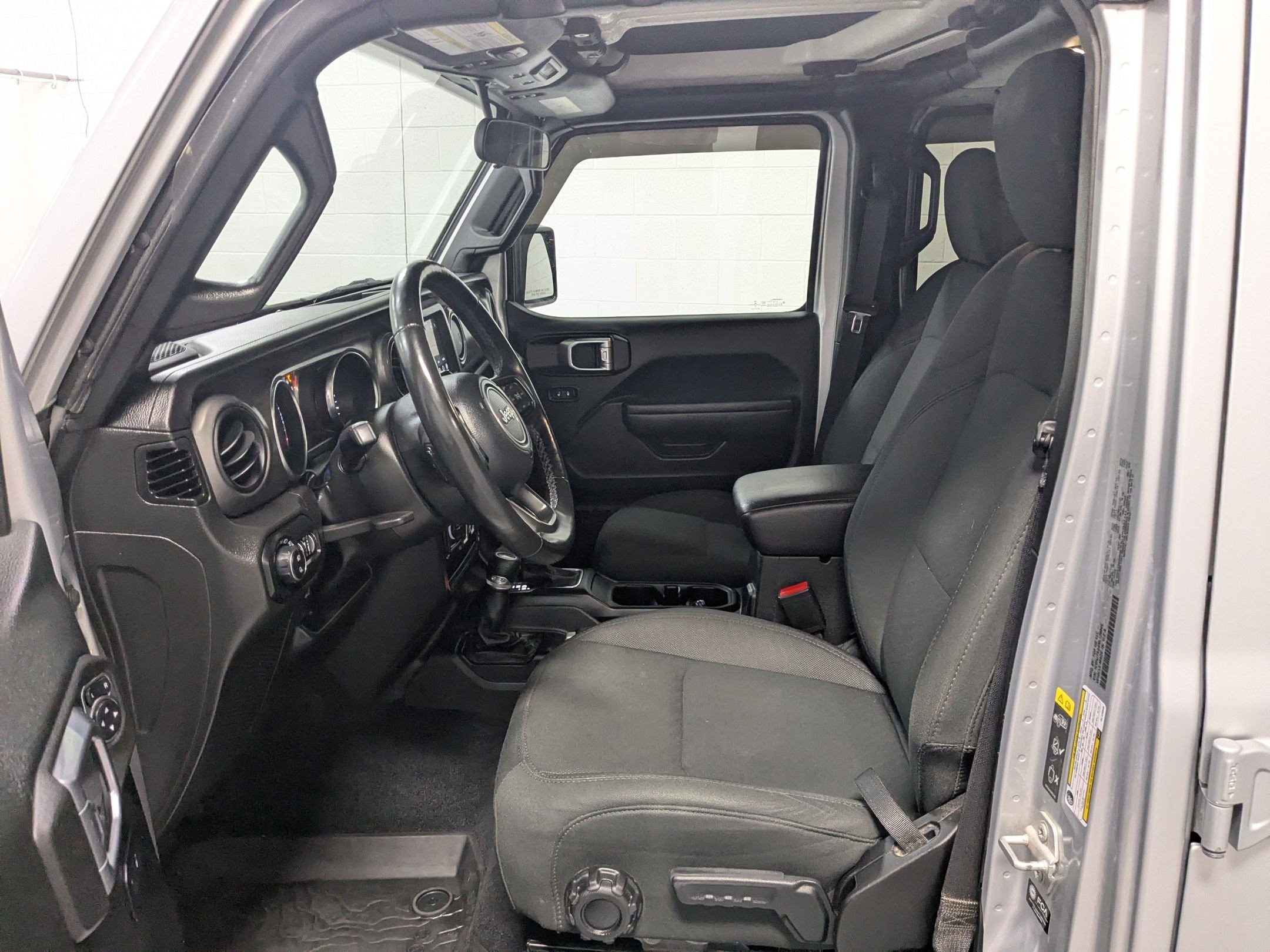 Used 2022 Silver Zynith Clearcoat Jeep Sport S image 17