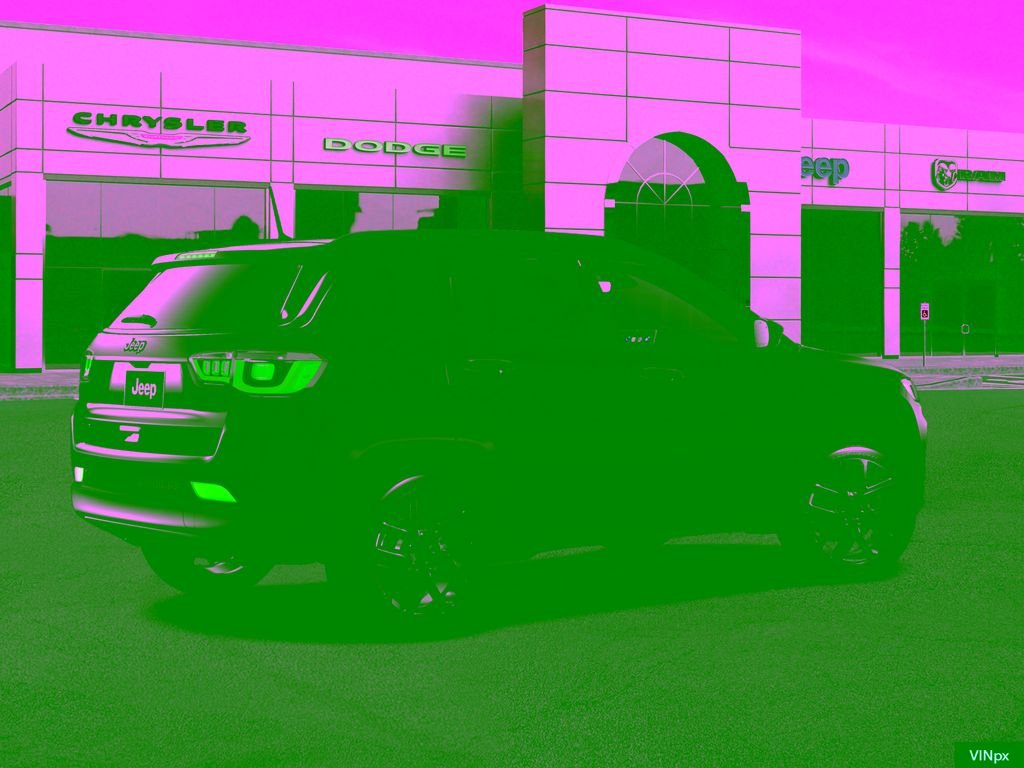 New 2026 Diamond Black Crystal Pearl-Coat Exterior Paint Jeep Limited image 8