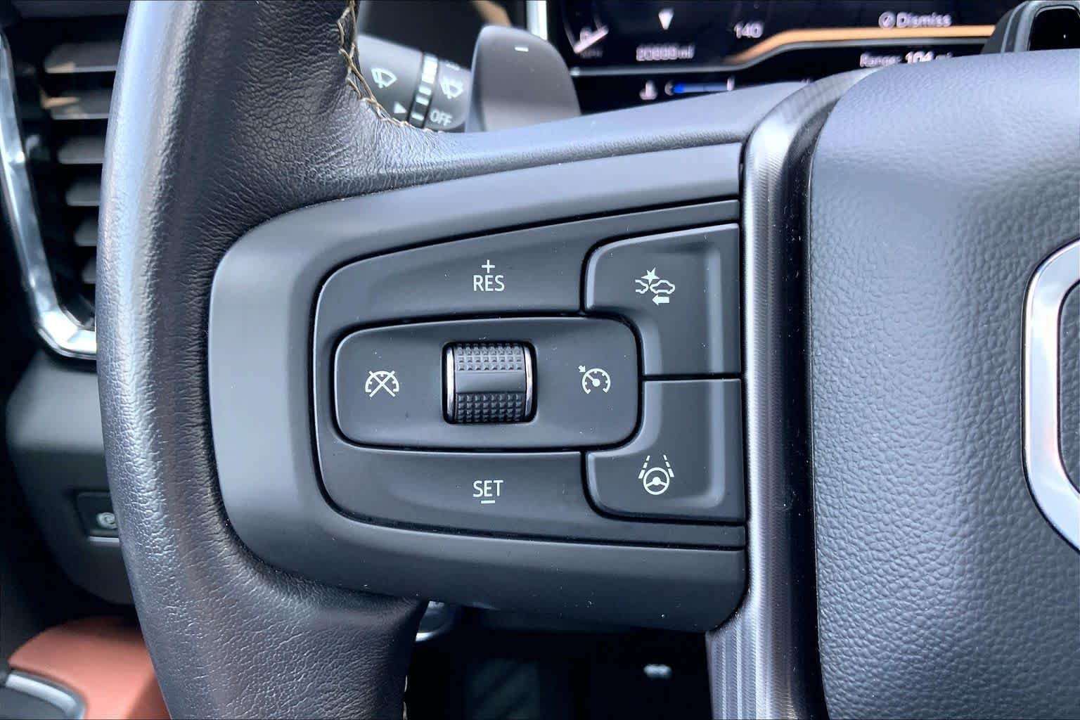 Used 2025 White Frost Tricoat GMC Denali Ultimate image 24
