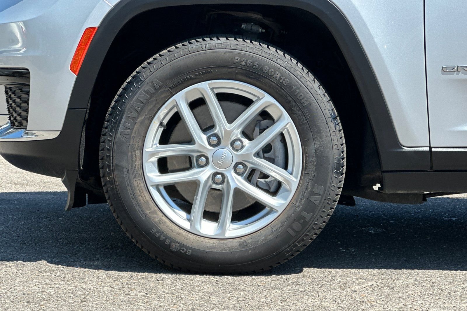 Used 2023 Silver Jeep Laredo image 26