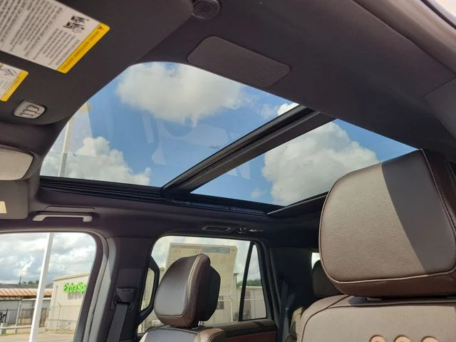 New 2027 Star White Metallic Tri-Coat Ford King Ranch® image 31