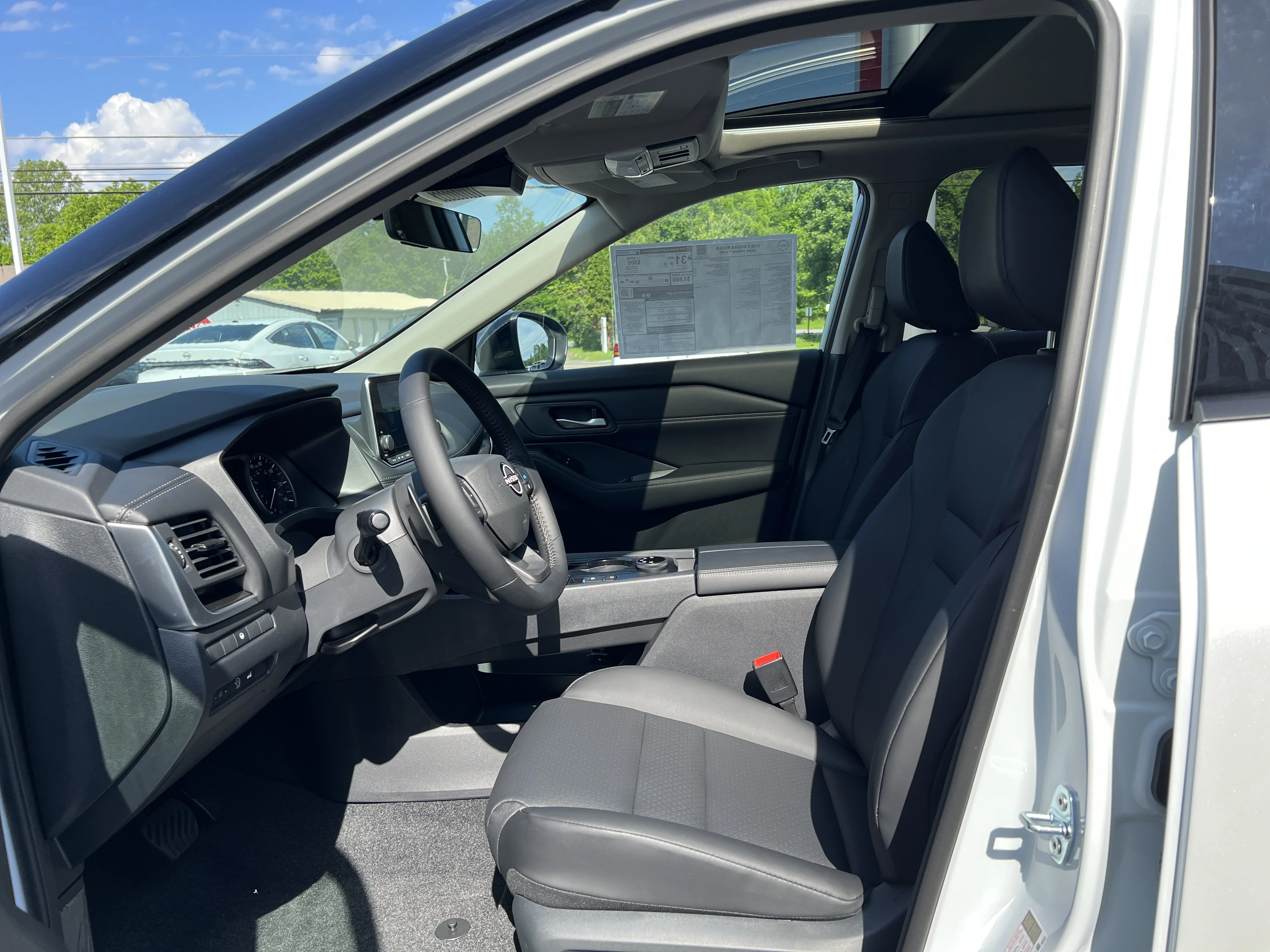 New 2026 Everest White Pearl TriCoat Nissan Dark Armor™ image 3