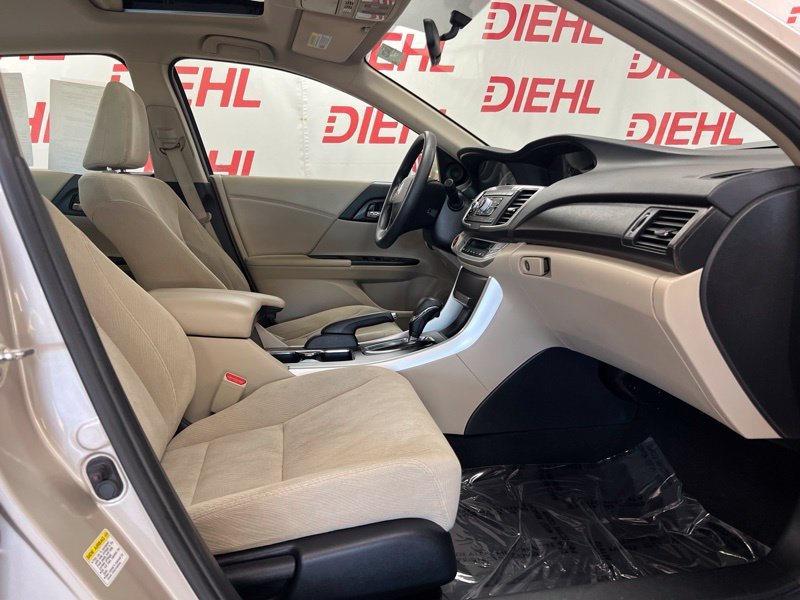Used 2014  Honda EX image 12