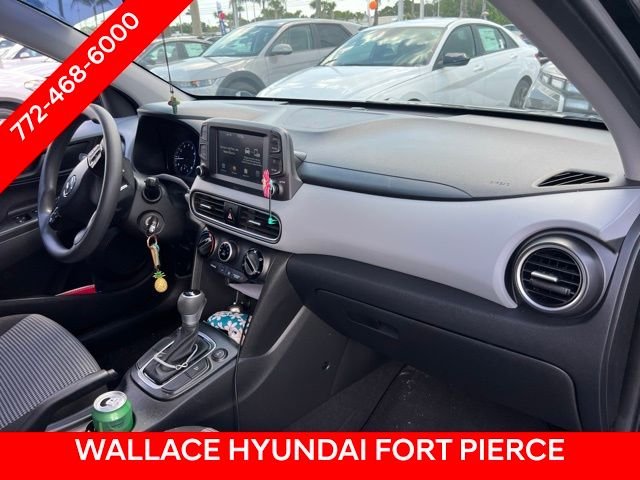 Used 2021 Black Hyundai SE image 5