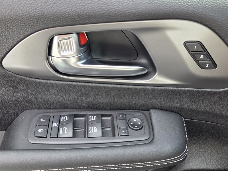 2026 Chrysler Pacifica Select - Photo 22