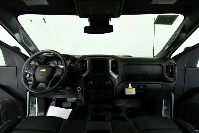 New 2026 Summit White Chevrolet WT image 18