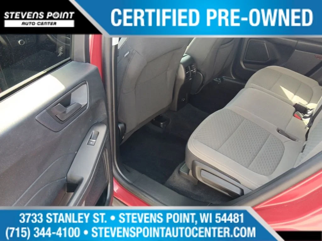 Used 2022 Red Metallic Ford SE image 29