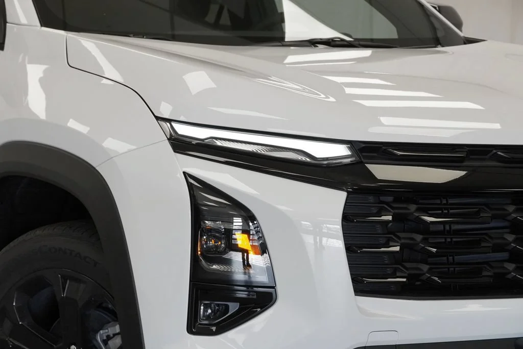 New 2027 Summit White Chevrolet LT image 30