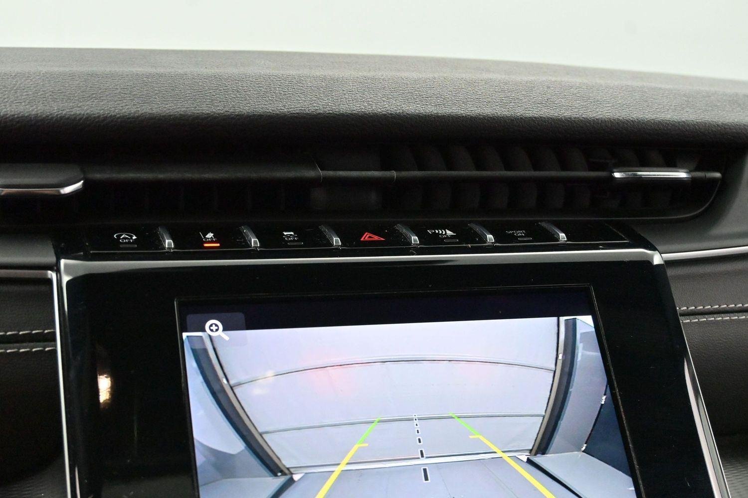 Used 2023 Diamond Black Crystal Pearlcoat Jeep Altitude image 20