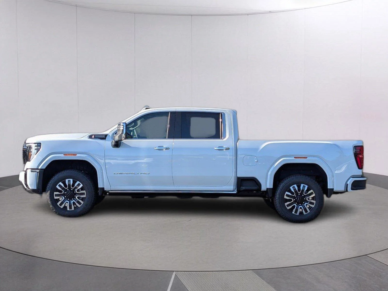 New 2026 Glacier White Tricoat GMC Denali Ultimate image 2