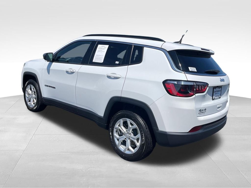 Used 2024 White Jeep Latitude image 3