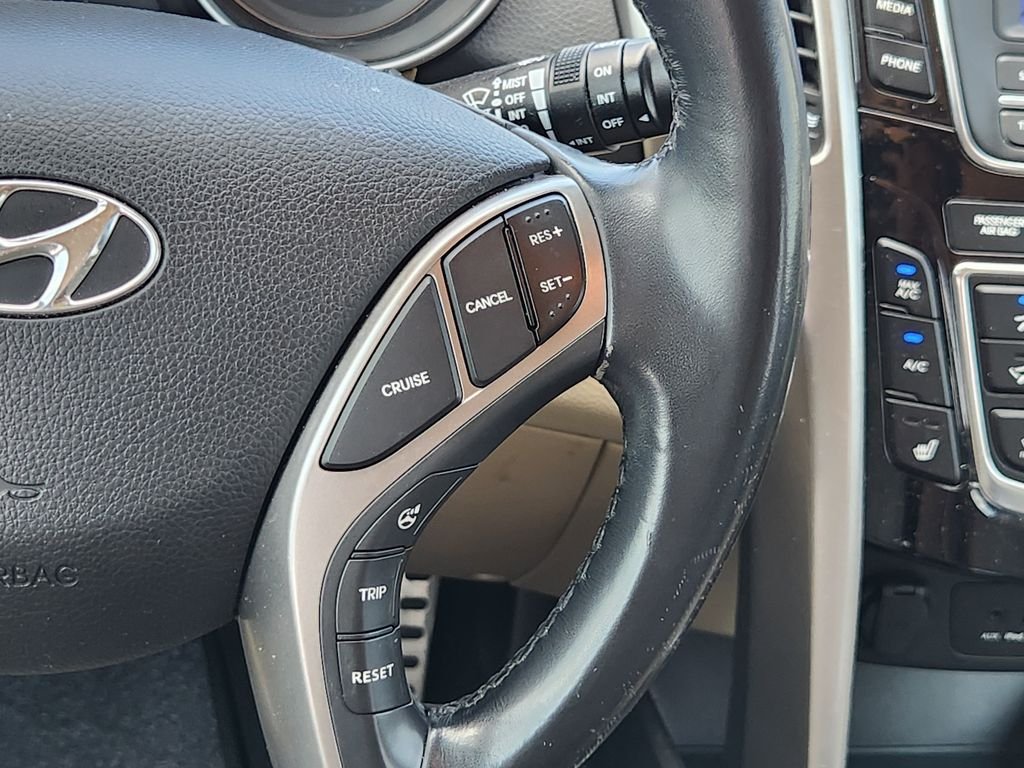 Used 2013 Black Noir Pearl Hyundai Base image 29