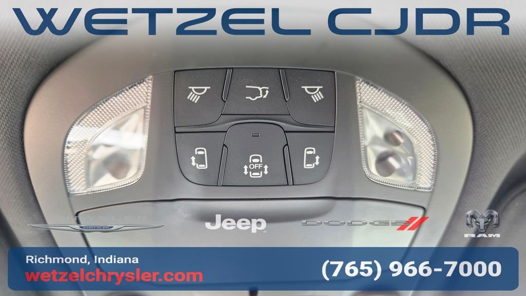 New 2027 Red Hot Pearl-Coat Exterior Paint Chrysler Limited image 27